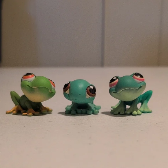 Green and Blue Reptile Figurine Set - Picture 1 of 13